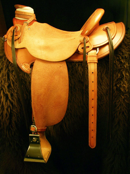 Douglas 38 Wade - tree by Rick Reed, 16 inch seat, Gullet - 7 and 1/2 inch by 6 and 1/4 inch by 4 inch, Horn  4&1/2 inch round, 92 degree bars, 7/8ths flat palte riggin, Cheyenne Roll, Smooth-out half-breed Wade Saddle built by Keith Valley.